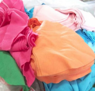 [1009707] เศษผ้าไม่เย็บคละสี A4 5 กก.
